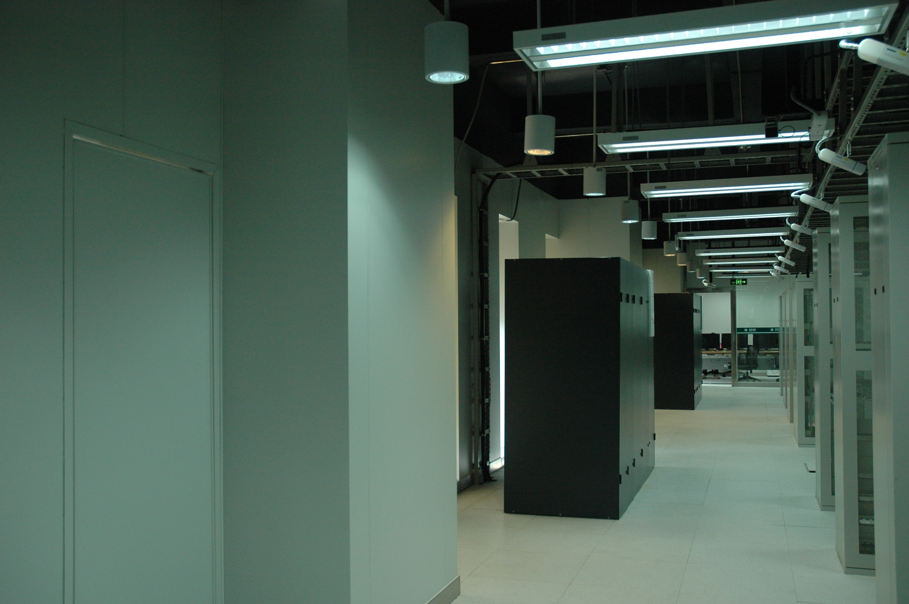 數據中心機房大多喜歡選用金屬制機房專用彩鋼板